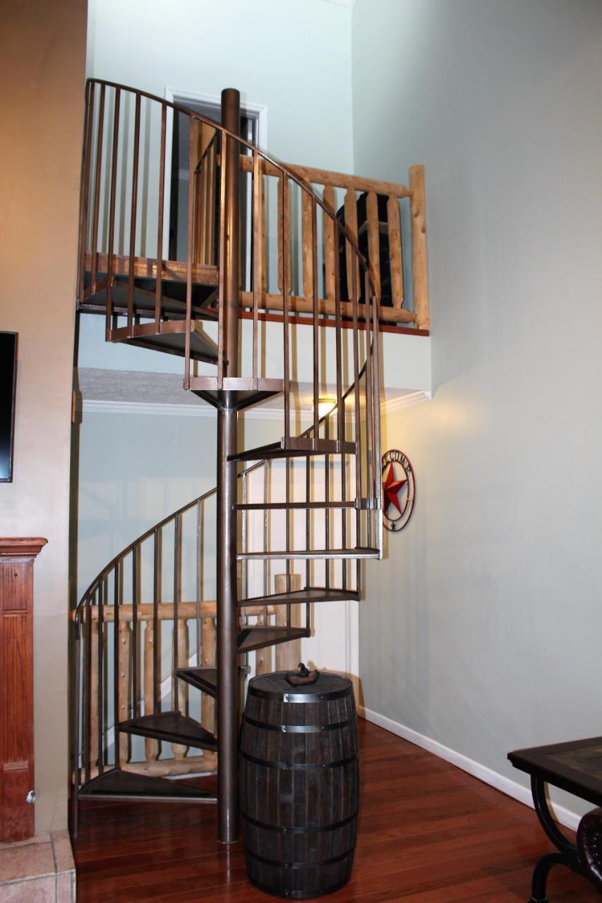 Spacious Downtown Condo Walking Distance To Downtown Gatlinburg Sleeps 6 Guests Ngoại thất bức ảnh