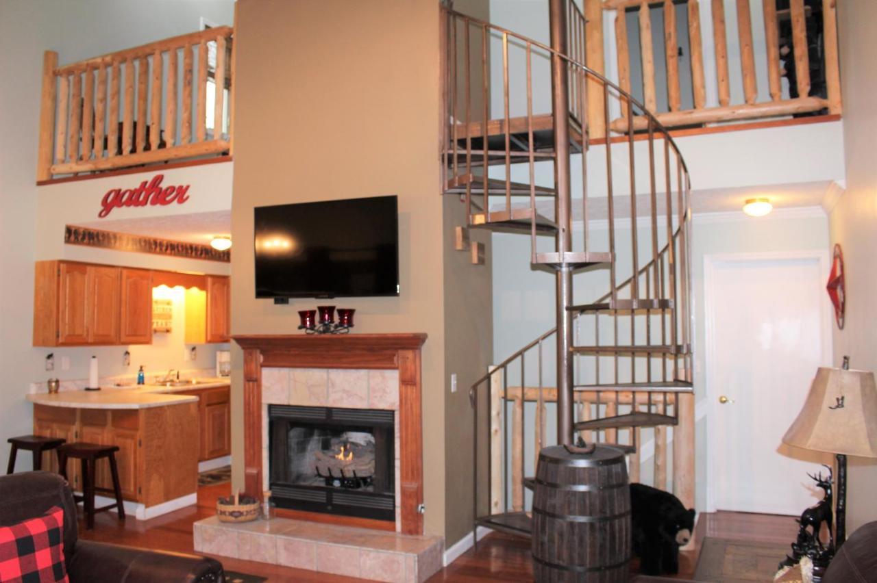 Spacious Downtown Condo Walking Distance To Downtown Gatlinburg Sleeps 6 Guests Ngoại thất bức ảnh