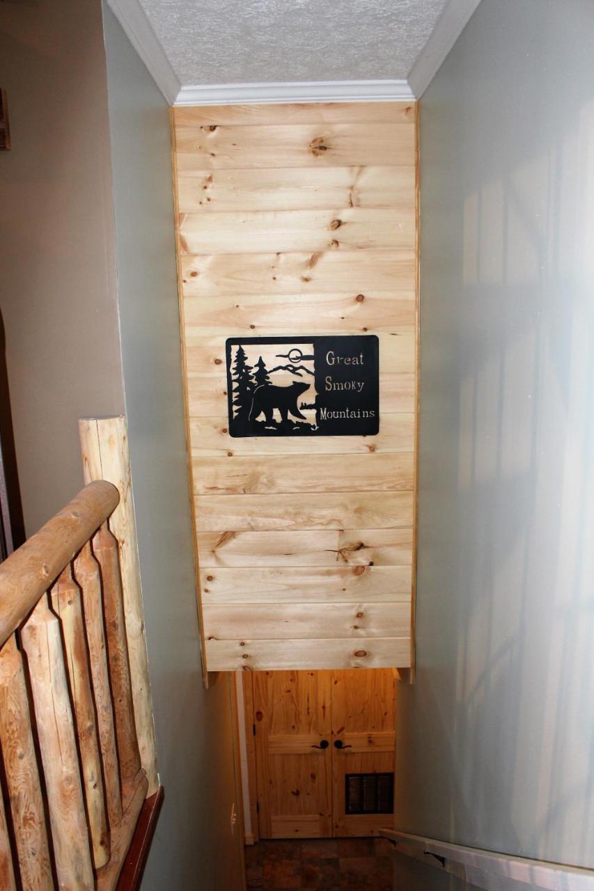 Spacious Downtown Condo Walking Distance To Downtown Gatlinburg Sleeps 6 Guests Ngoại thất bức ảnh