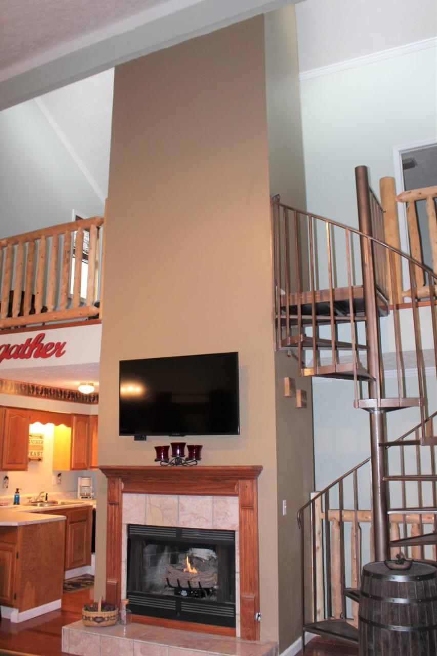 Spacious Downtown Condo Walking Distance To Downtown Gatlinburg Sleeps 6 Guests Ngoại thất bức ảnh