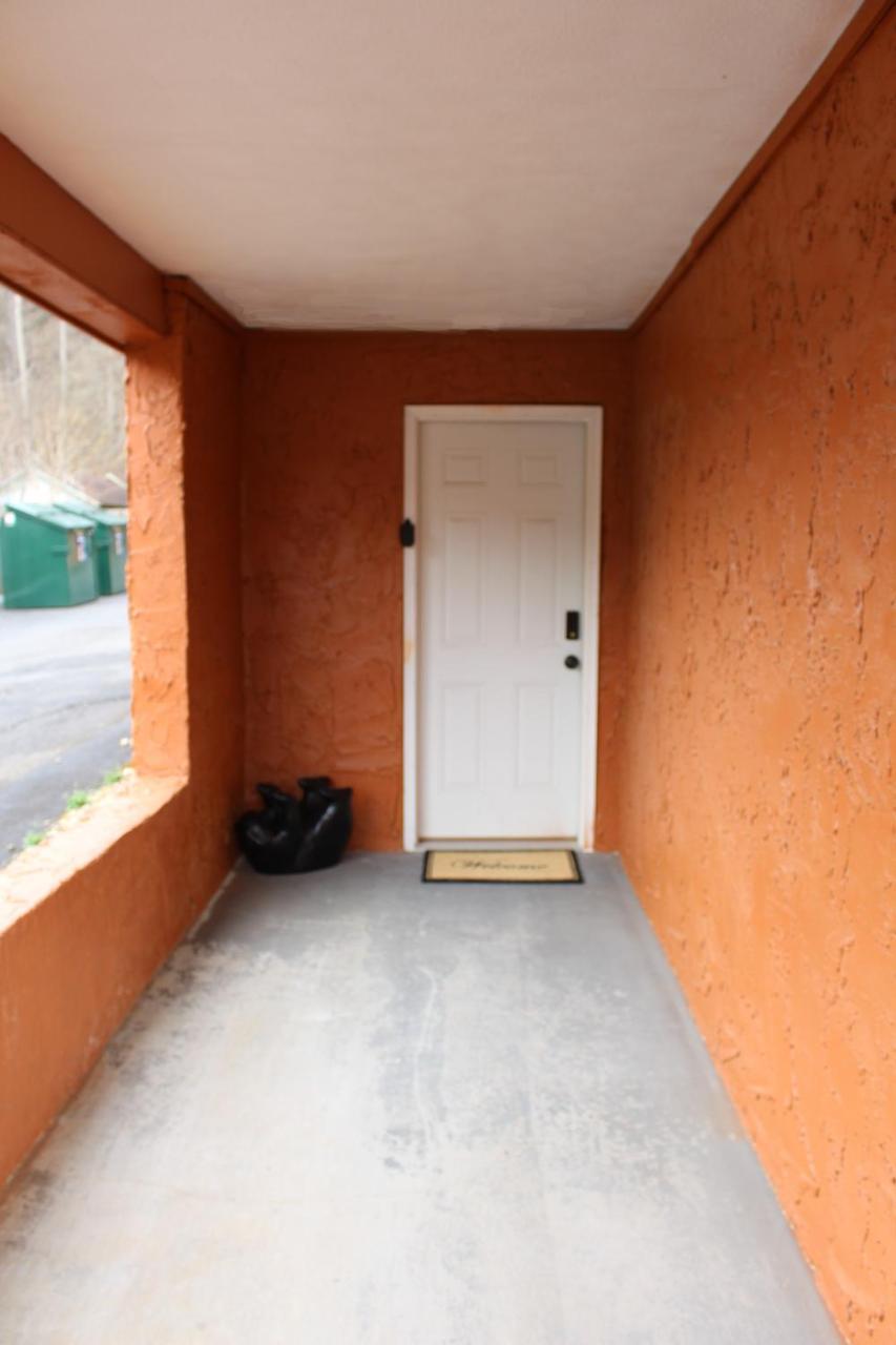 Spacious Downtown Condo Walking Distance To Downtown Gatlinburg Sleeps 6 Guests Ngoại thất bức ảnh